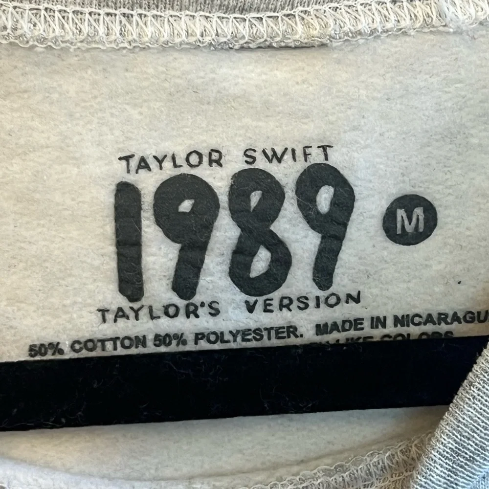 Taylor Swift official merch taylors version 1989 Crewneck Sweater size Medium - Picture 2 of 8